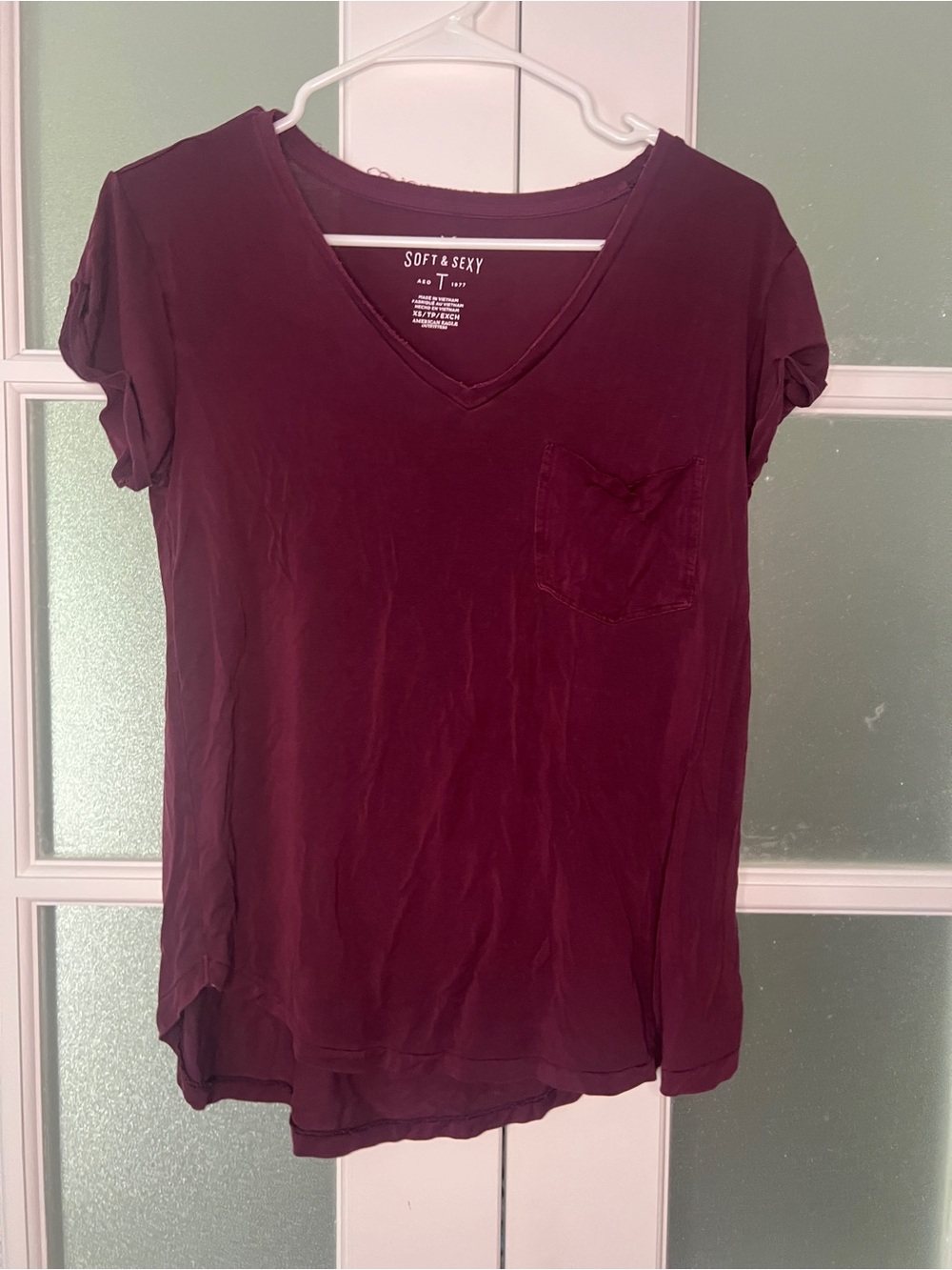 American Eagle Outfitters Women's V-Neck Pocket Tee in Burgundy